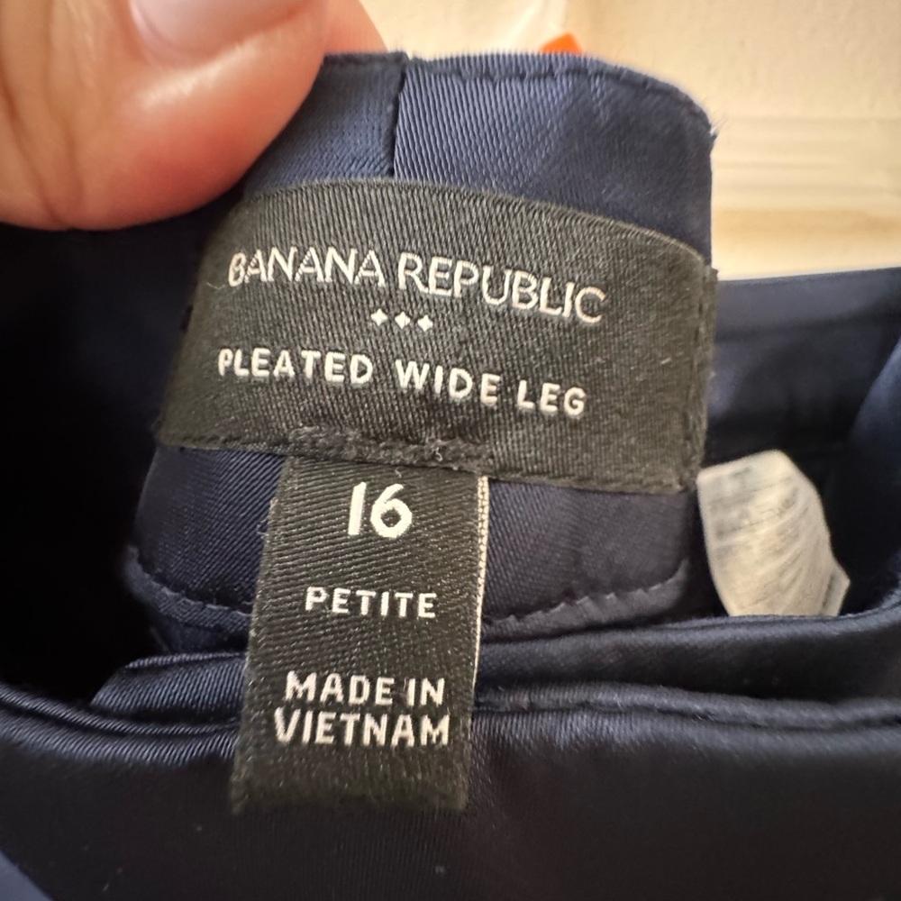 Banana Republic Factory Navy Pleated Wide Leg Satin Pants - Picture 3 of 7